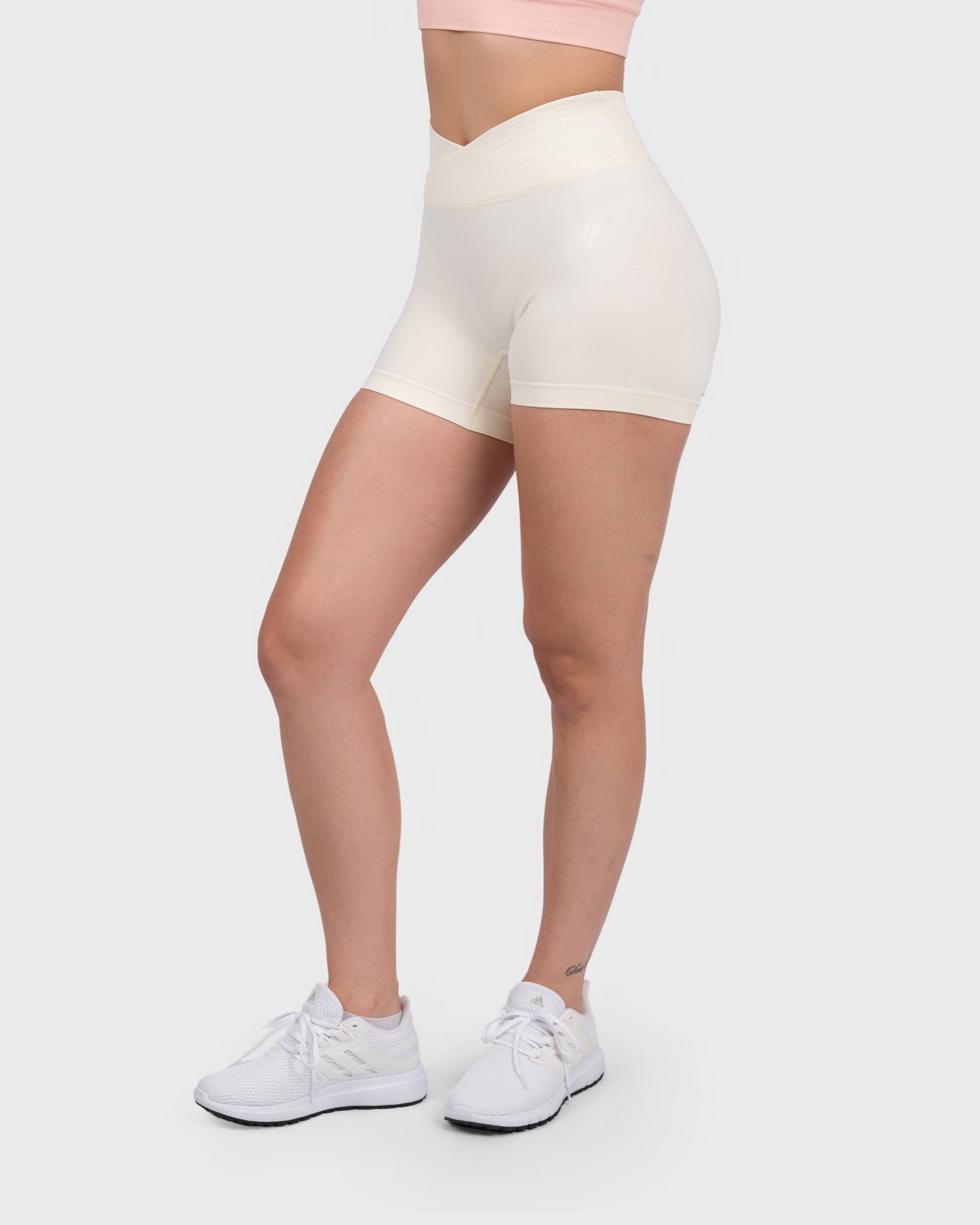 PWG Active Evolve V-Sculpt Shorts in White – High-waisted, form-fitting gym shorts with a stylish V-cut waistband